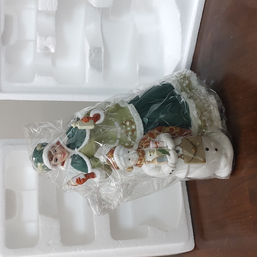 Avon 2003 Mrs Albee Christmas